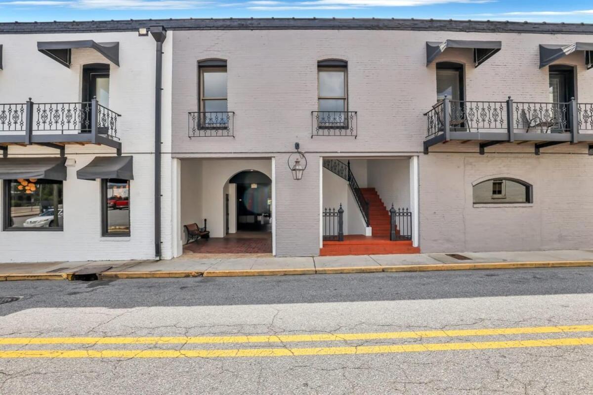 Eagle'S Nest - Spacious Loft Downtown - Near Gsu Statesboro Bagian luar foto