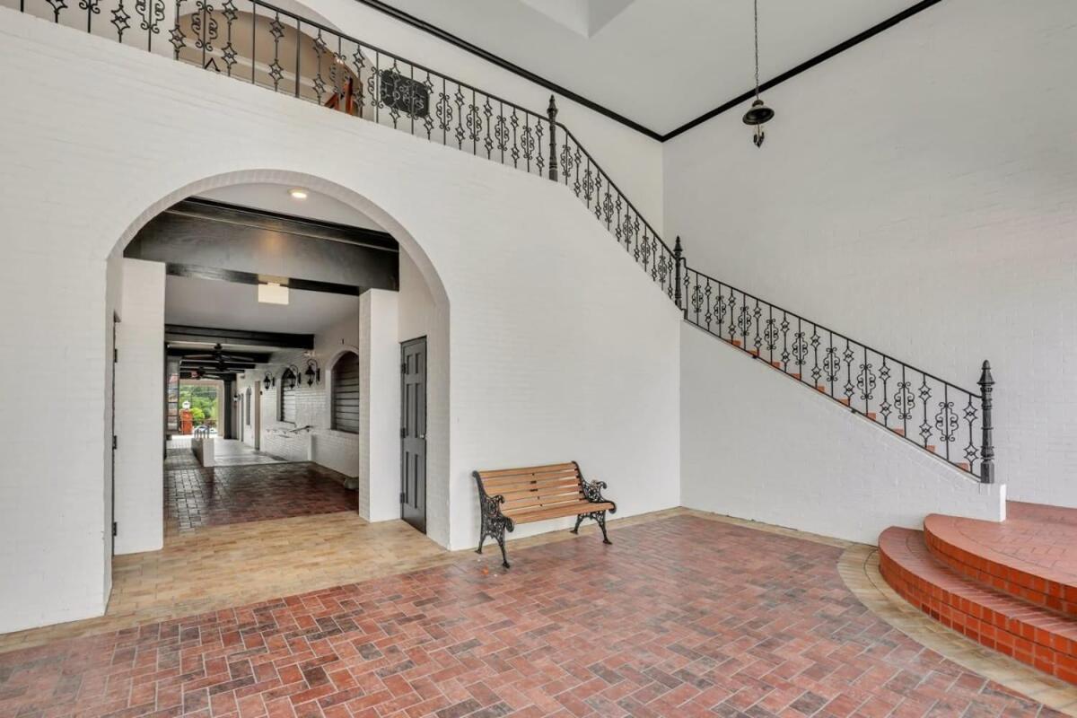Eagle'S Nest - Spacious Loft Downtown - Near Gsu Statesboro Bagian luar foto